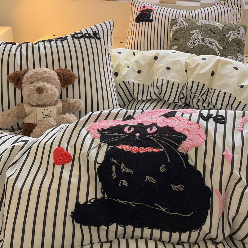 Luxury Cotton Embroidery Four-Piece Bedding Set – Soft, Breathable & Elegant Design